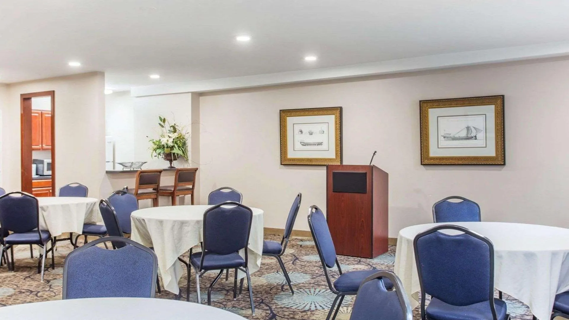 Hotel Comfort & Patriots Point 3*