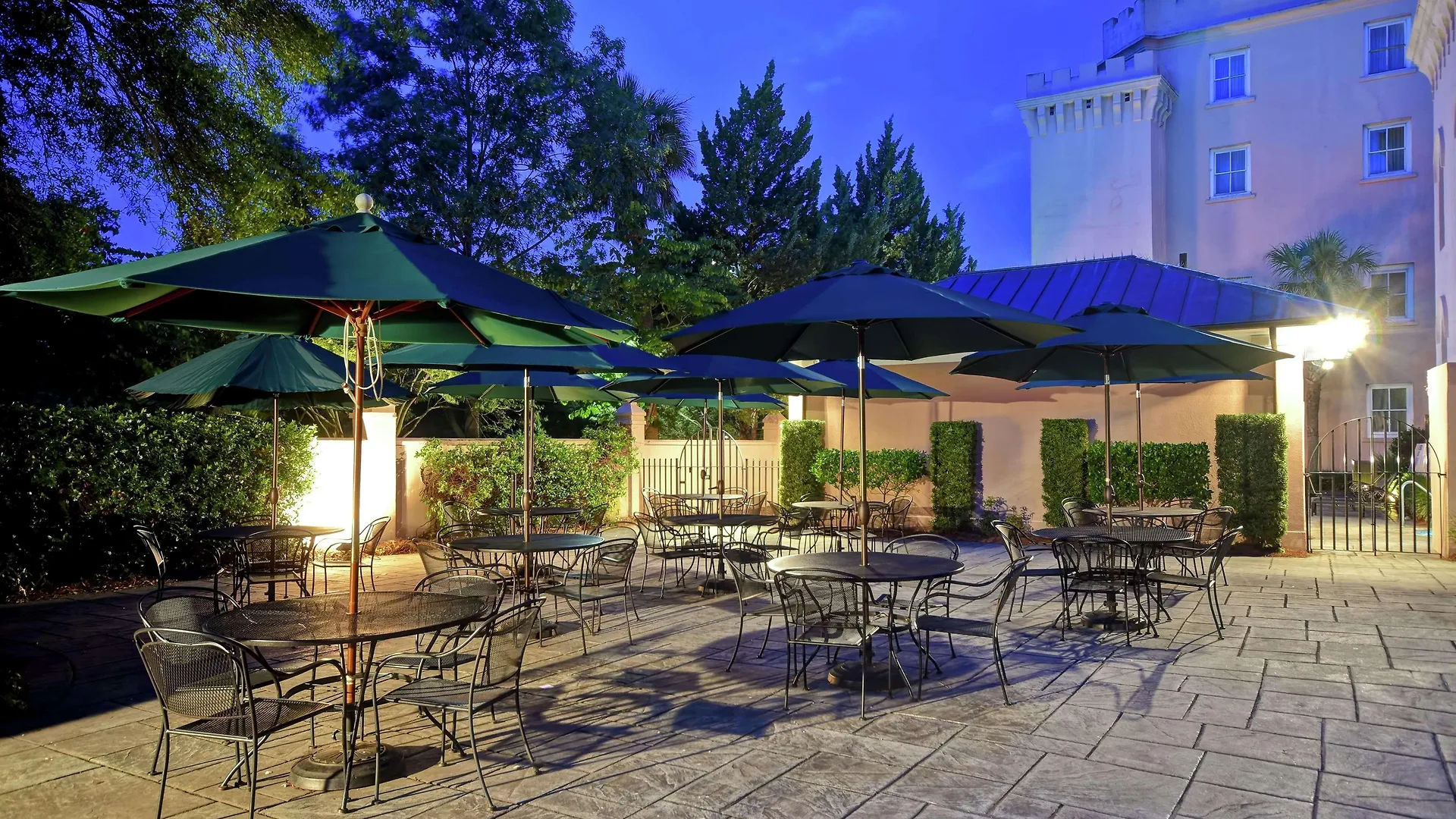 Embassy - Historic District Hotell 3*