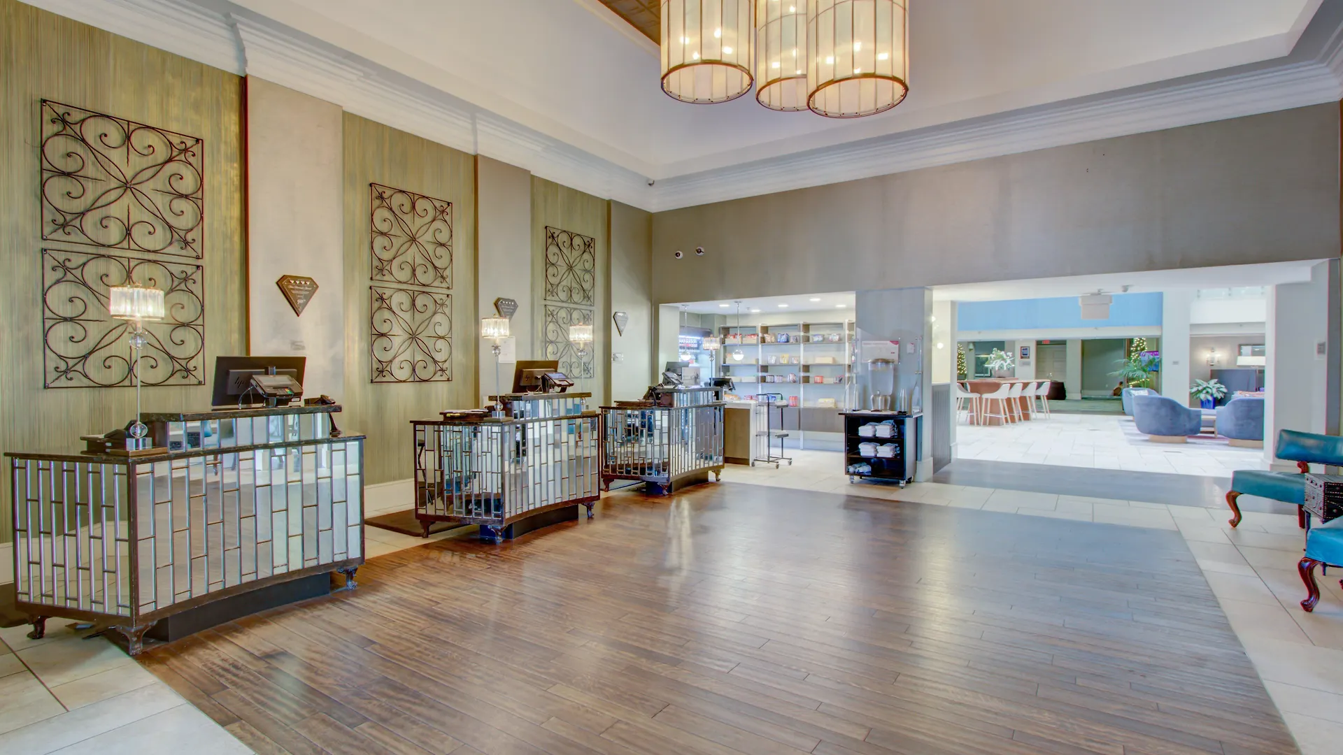 Crowne Plaza Charleston By Ihg 4*