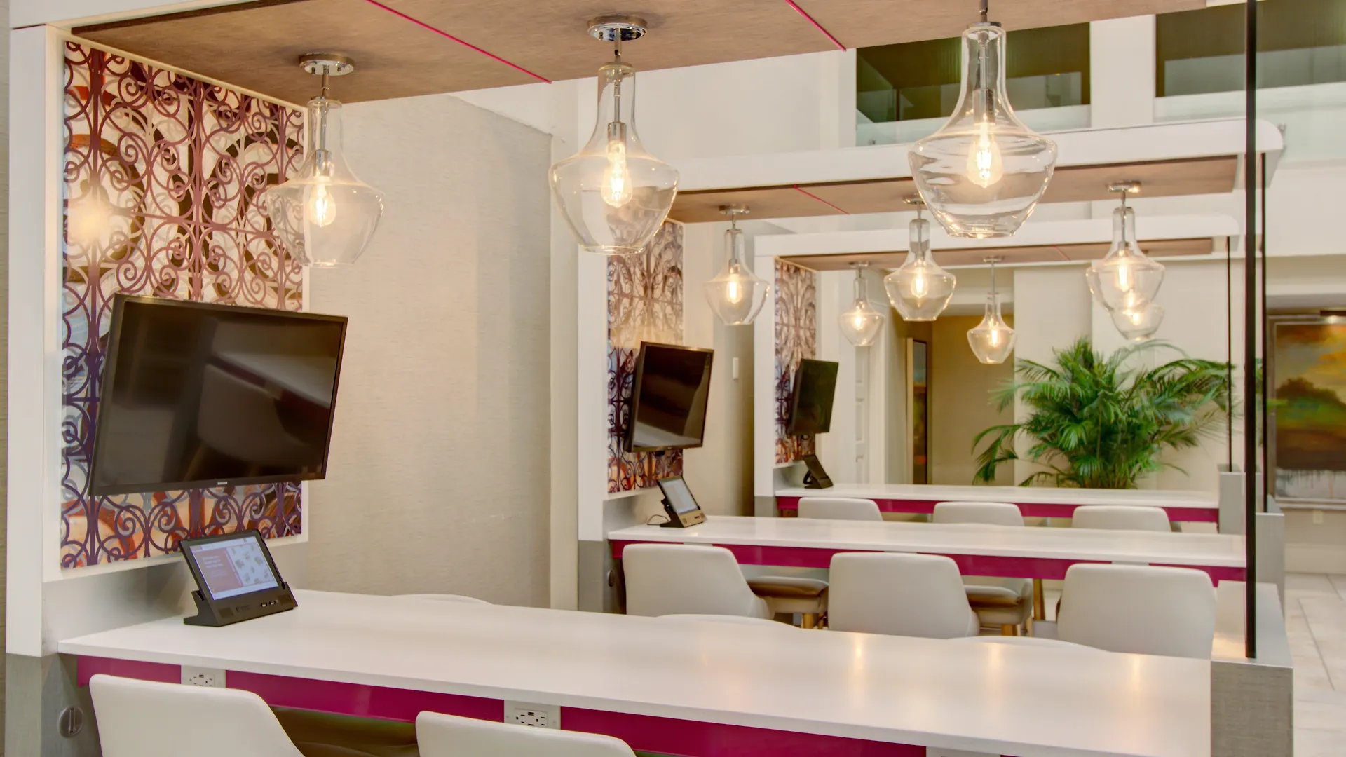 Crowne Plaza Charleston By Ihg Hotel