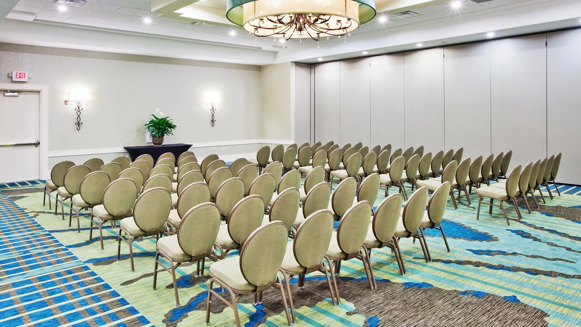 Crowne Plaza Charleston By Ihg Hotel 4*
