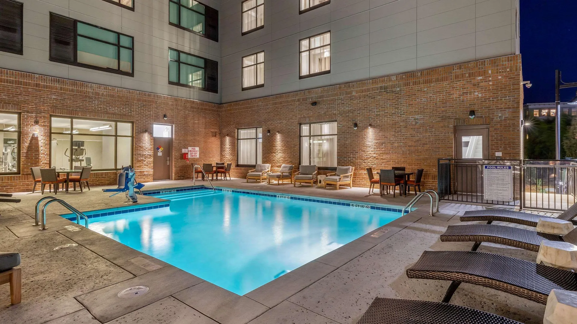 Cambria Riverview Hotel 3*