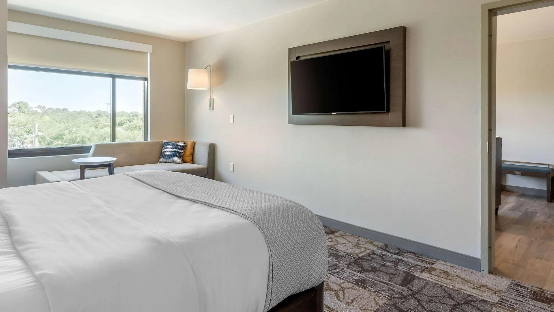 Cambria Riverview Hotel