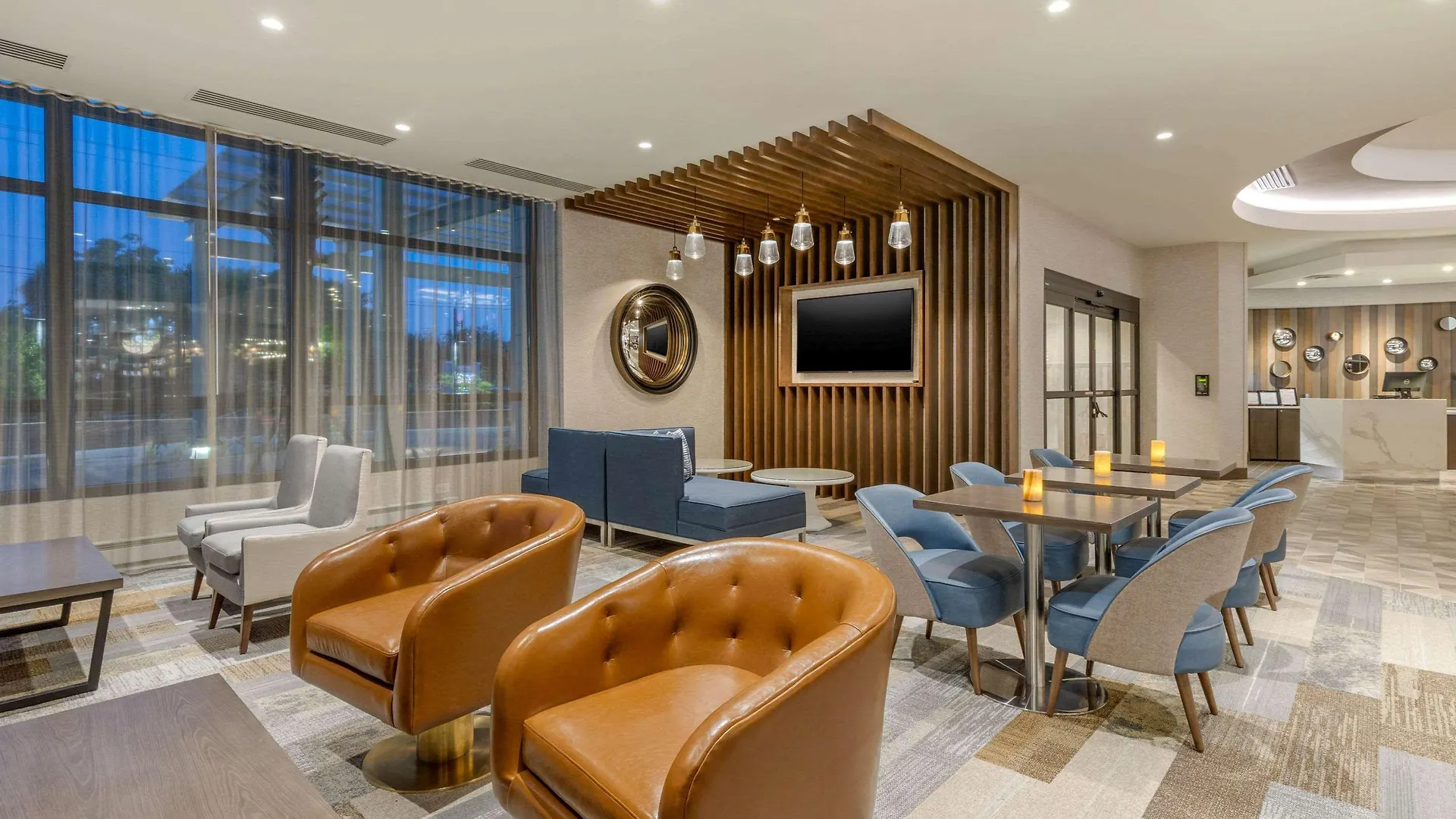 Cambria Riverview Hotel