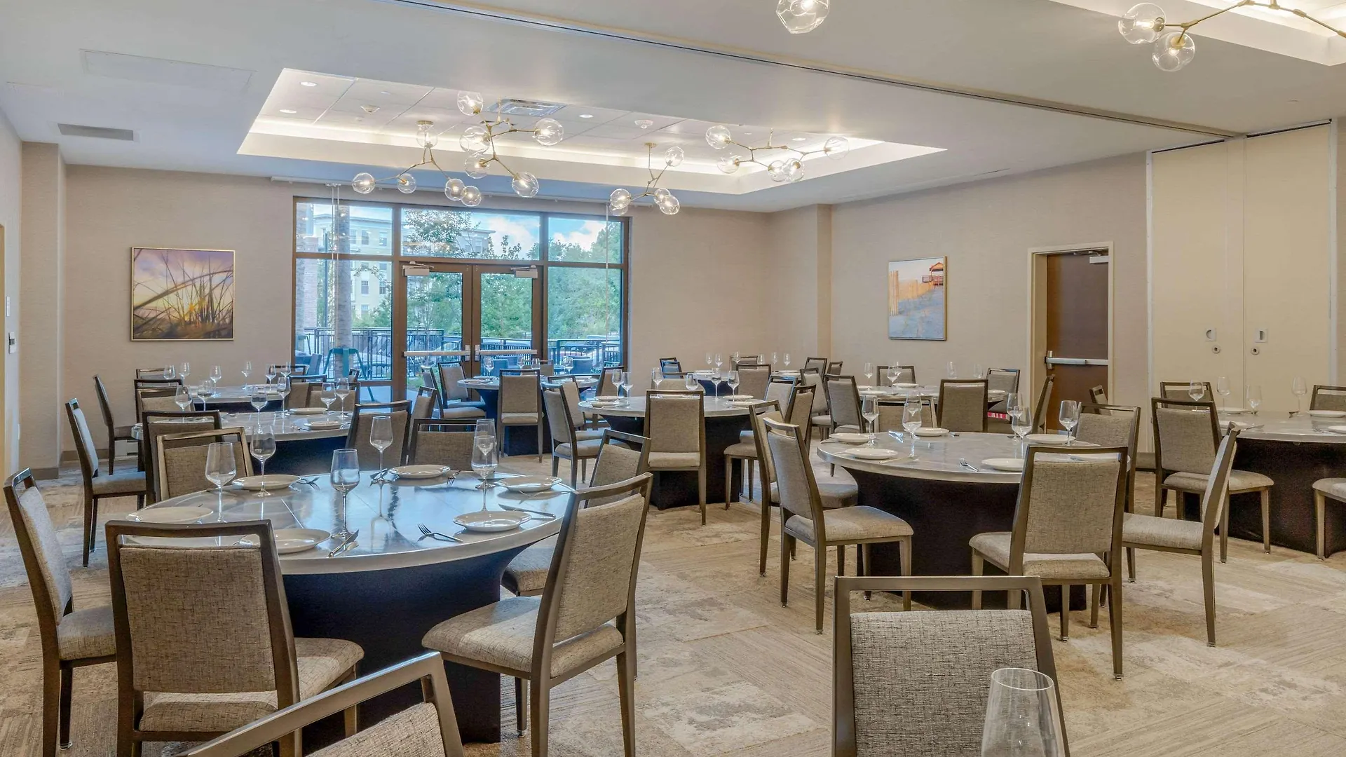 Hotel Cambria Riverview 3*
