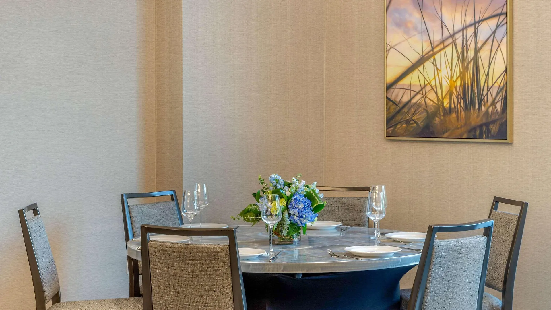 Hotel Cambria Riverview