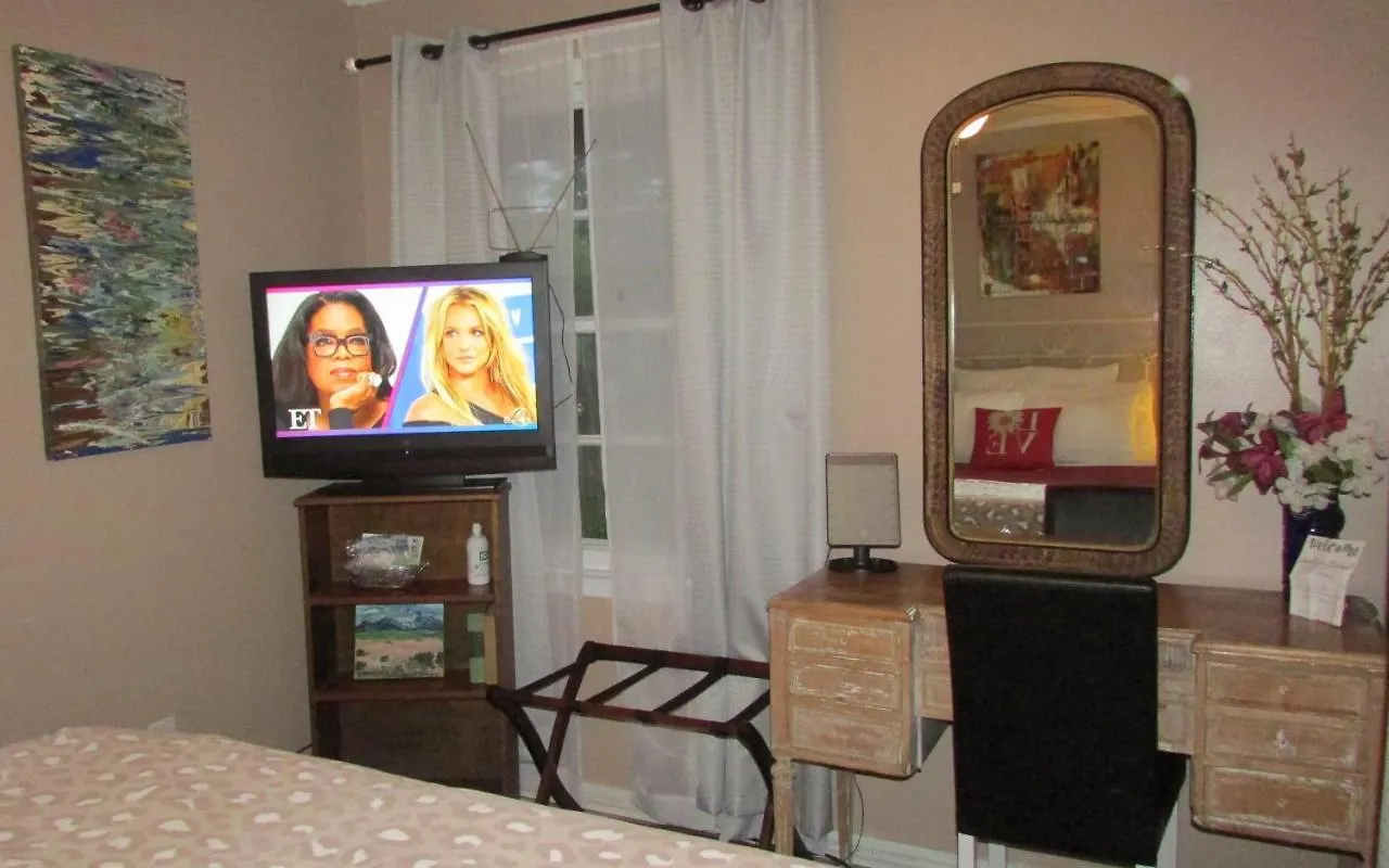 Holiday home 3 Bedrm, Art Houz, Mp 12 Miles, Downtown 10