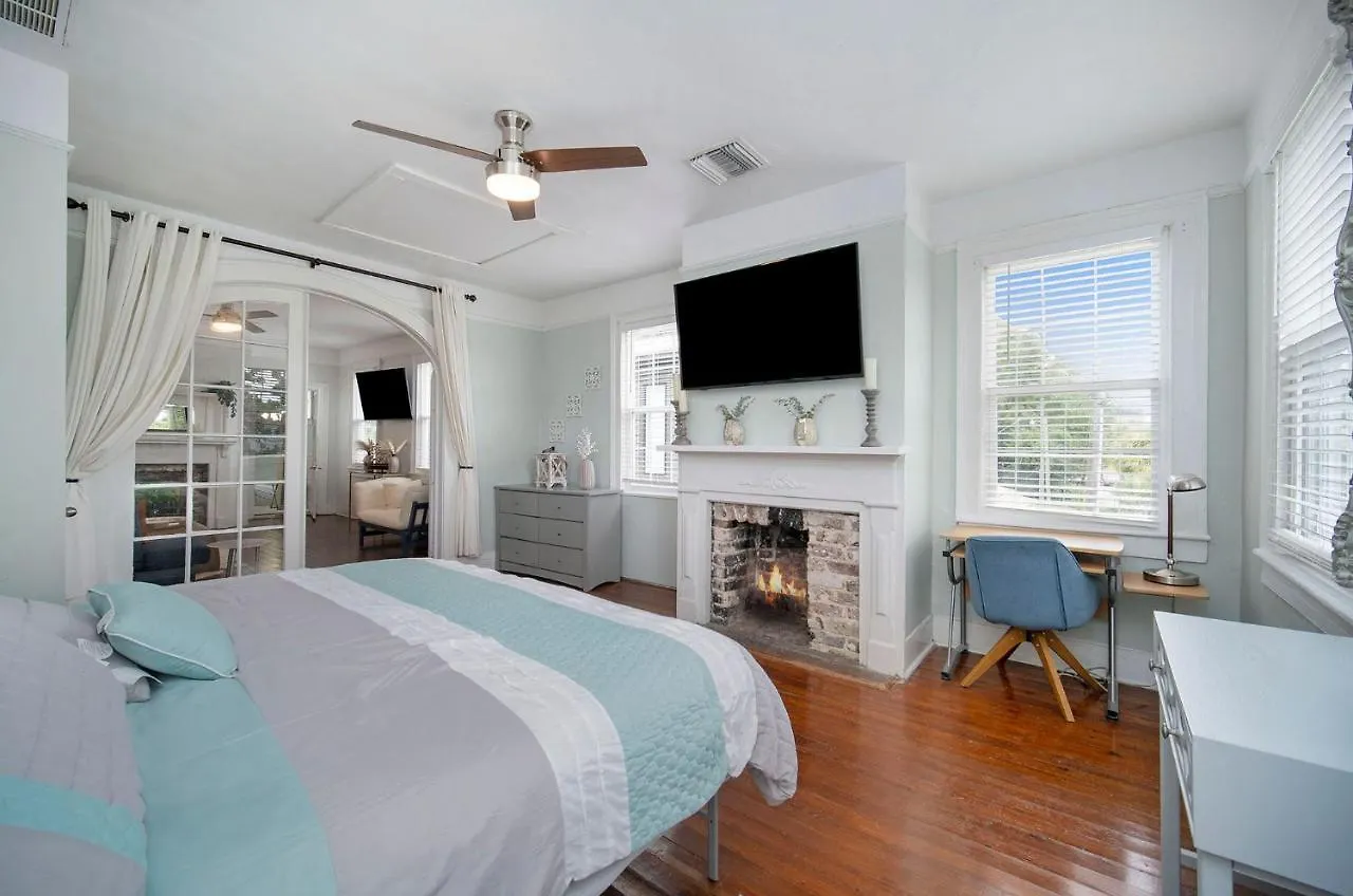 Lovely & Historical 3br - Balcony - Location *