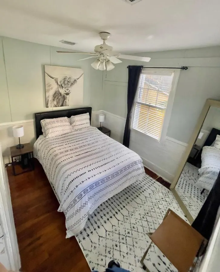 Lovely & Historical 3br - Balcony - Location *