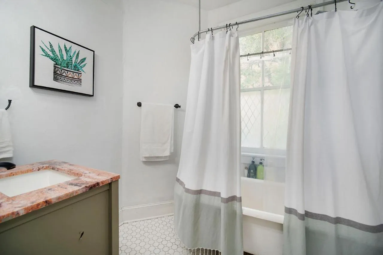 Lovely & Historical 3br - Balcony - Location * Charleston