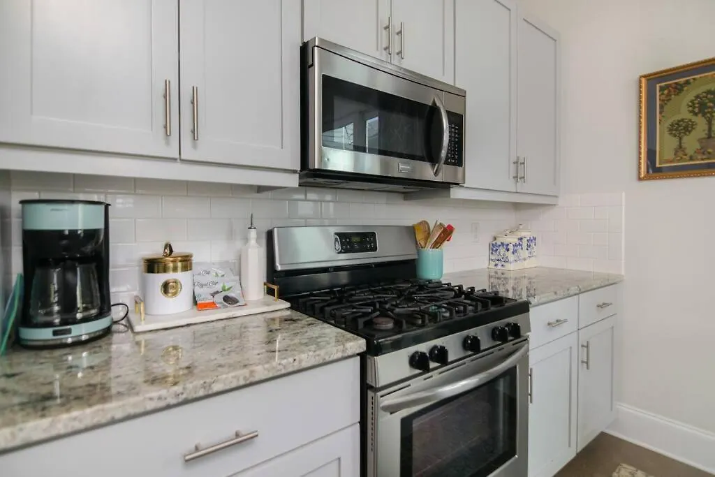 Holy Charm - Mins To Dtwn - Shem Creek *