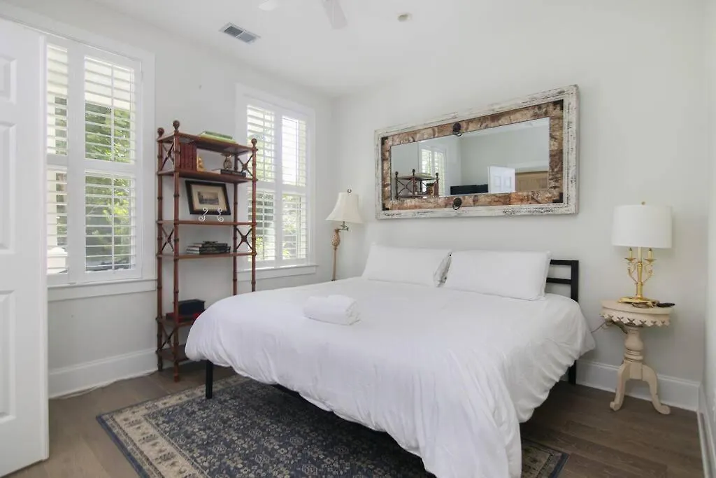Holiday home Holy Charm - Mins To Dtwn - Shem Creek *