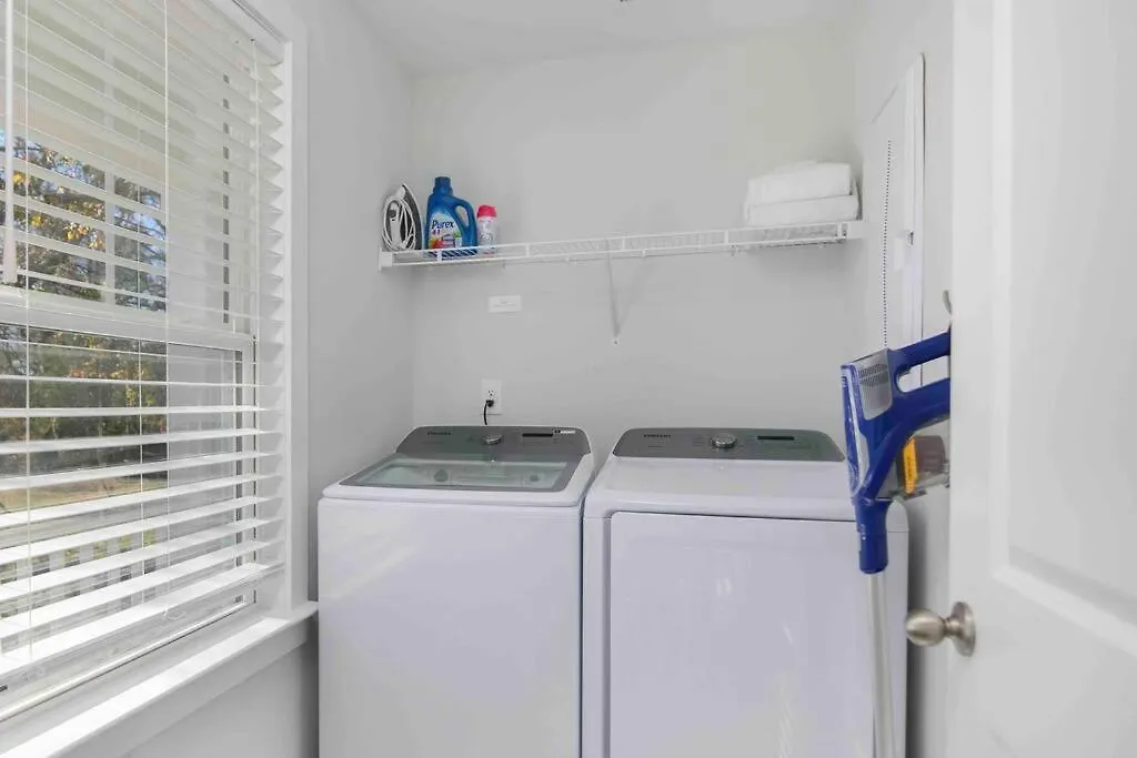 Spacious - 6 Mins To & Downtown Holiday home Charleston