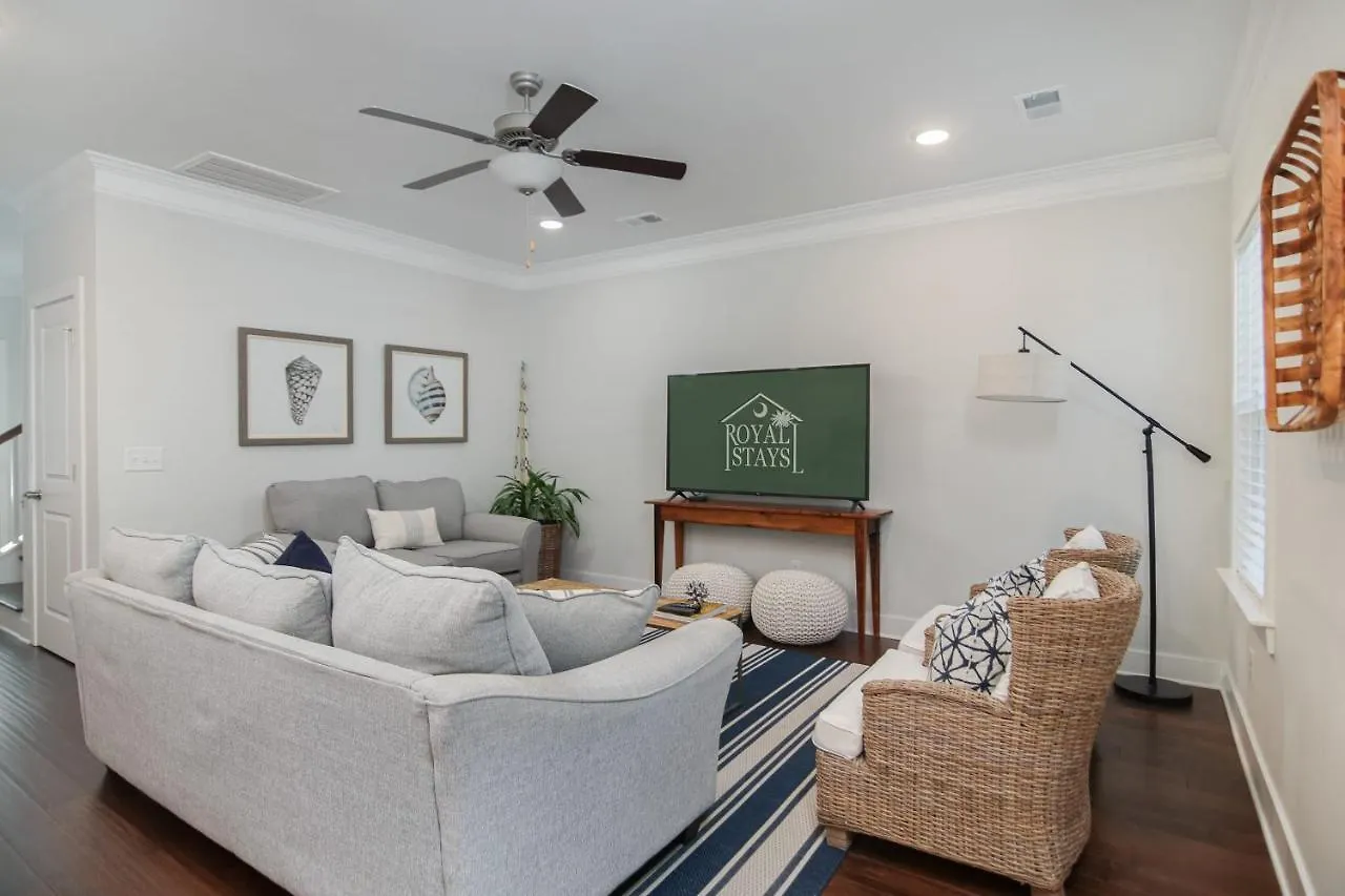 Spacious - 6 Mins To & Downtown Holiday home