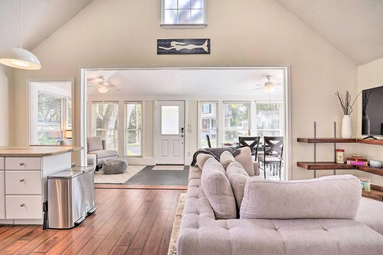 Cozy With Yard About 9 Mi To Dtwn Charleston! *
