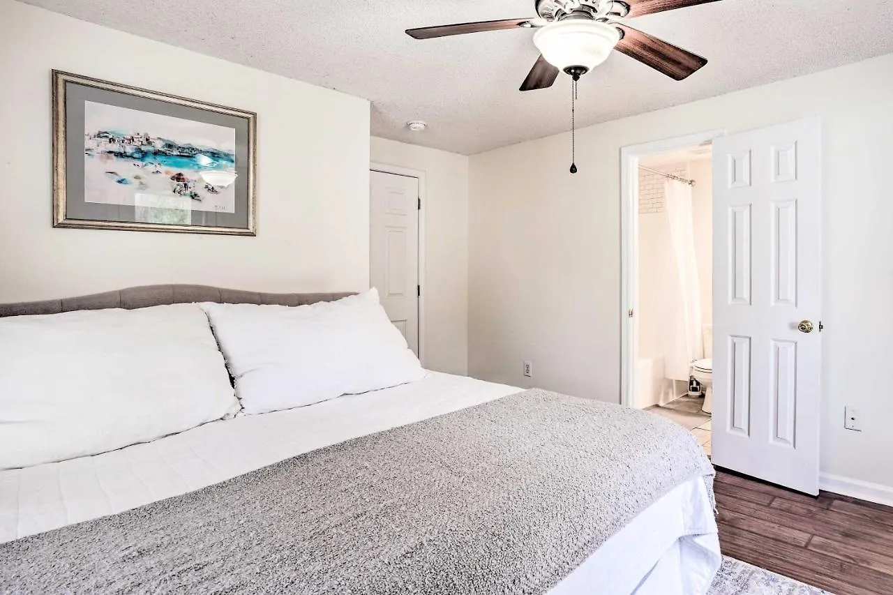 Cozy With Yard About 9 Mi To Dtwn Charleston! Holiday home