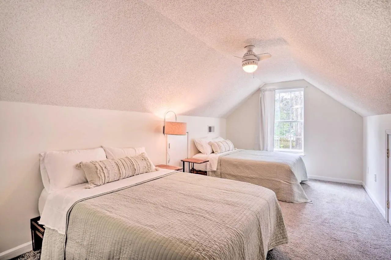 Cozy With Yard About 9 Mi To Dtwn Charleston! *