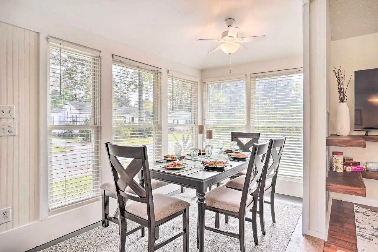 Holiday home Cozy With Yard About 9 Mi To Dtwn Charleston! Charleston