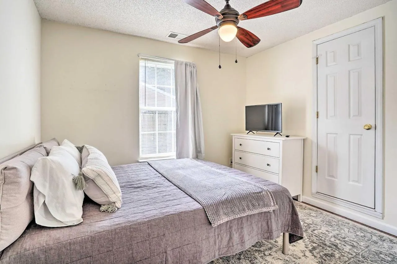 Cozy With Yard About 9 Mi To Dtwn Charleston! Holiday home *