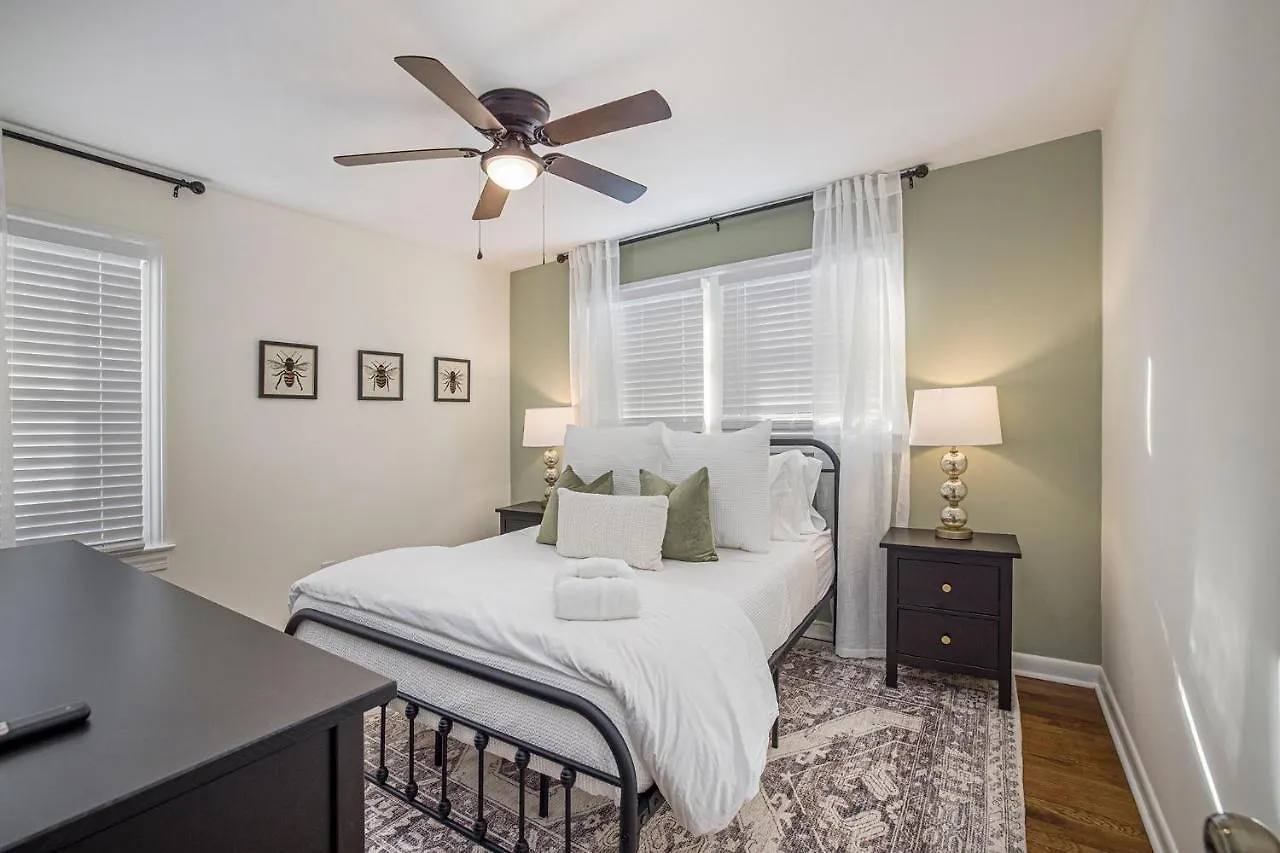 Park Circle With Private Yard And Grill *