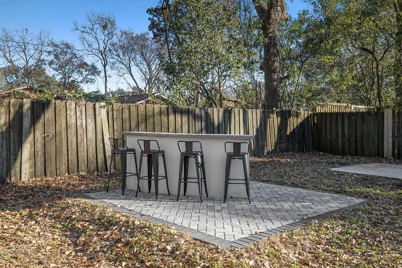 Park Circle With Private Yard And Grill