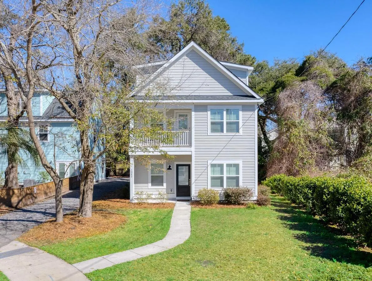 Holiday home Spacious - 6 Mins To & Downtown