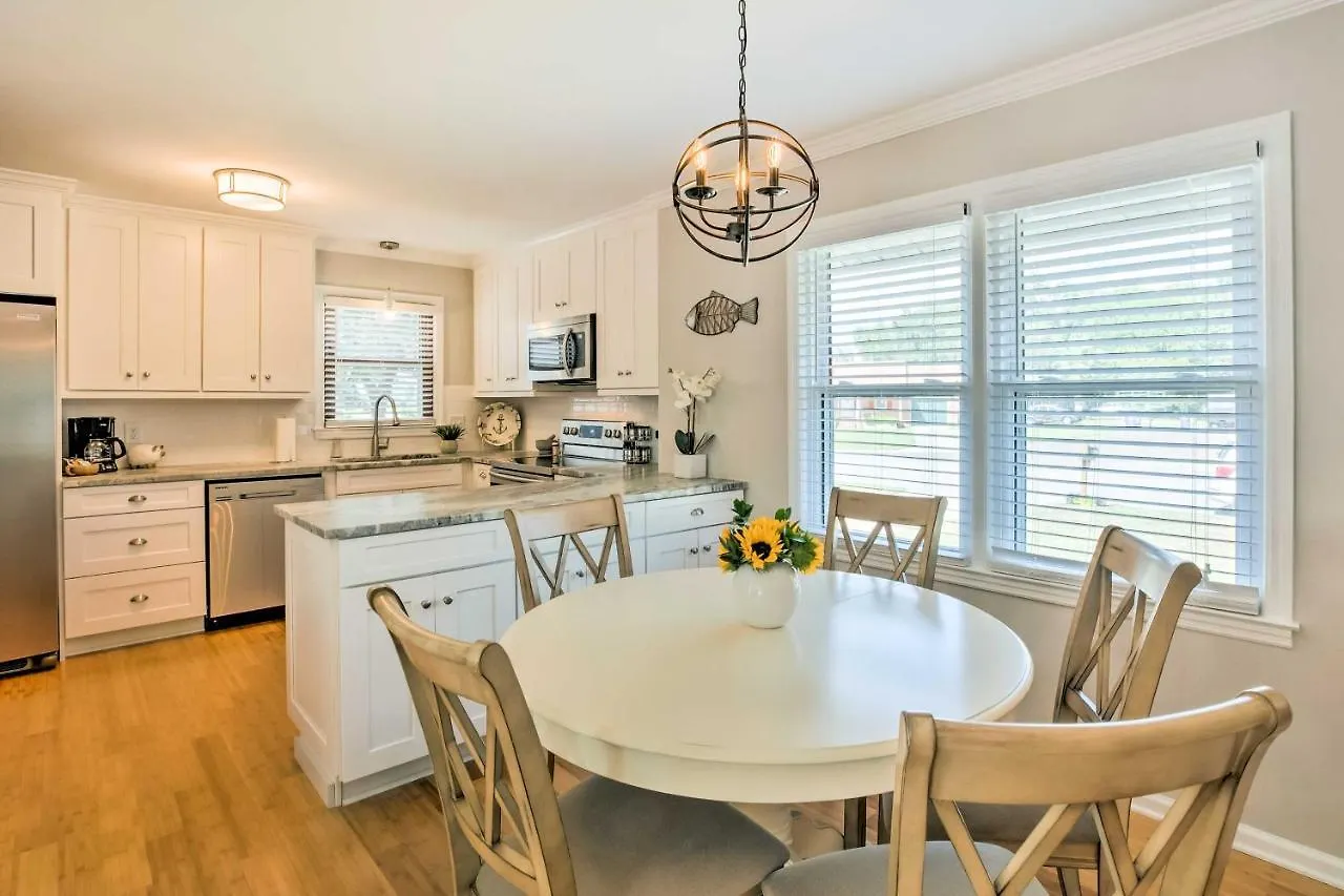 Modern Southern Comforts Near Holiday home Charleston