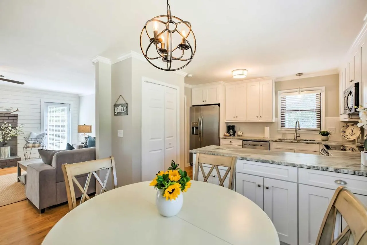 Holiday home Modern Southern Comforts Near *