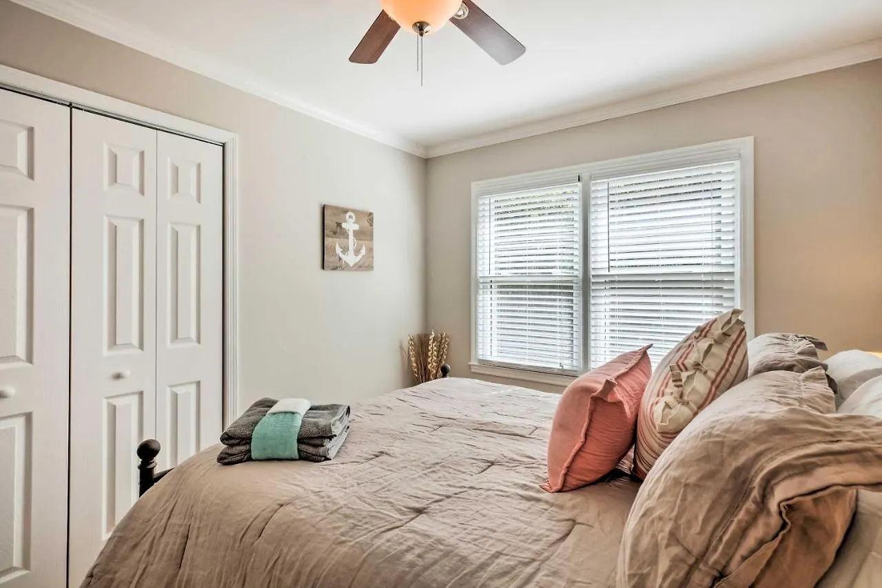 Holiday home Modern Southern Comforts Near *