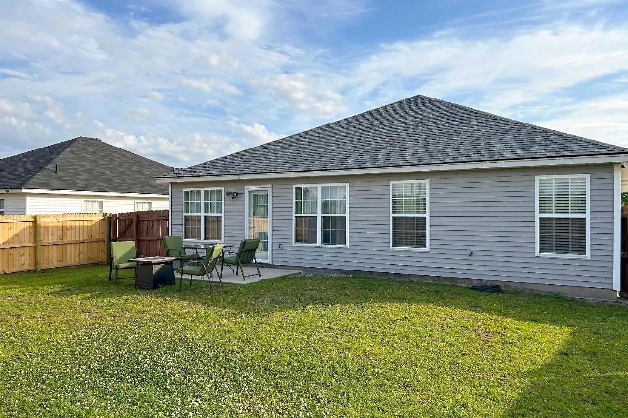 Beach-themed Retreat 10 Mi To Downtown Holiday home Charleston