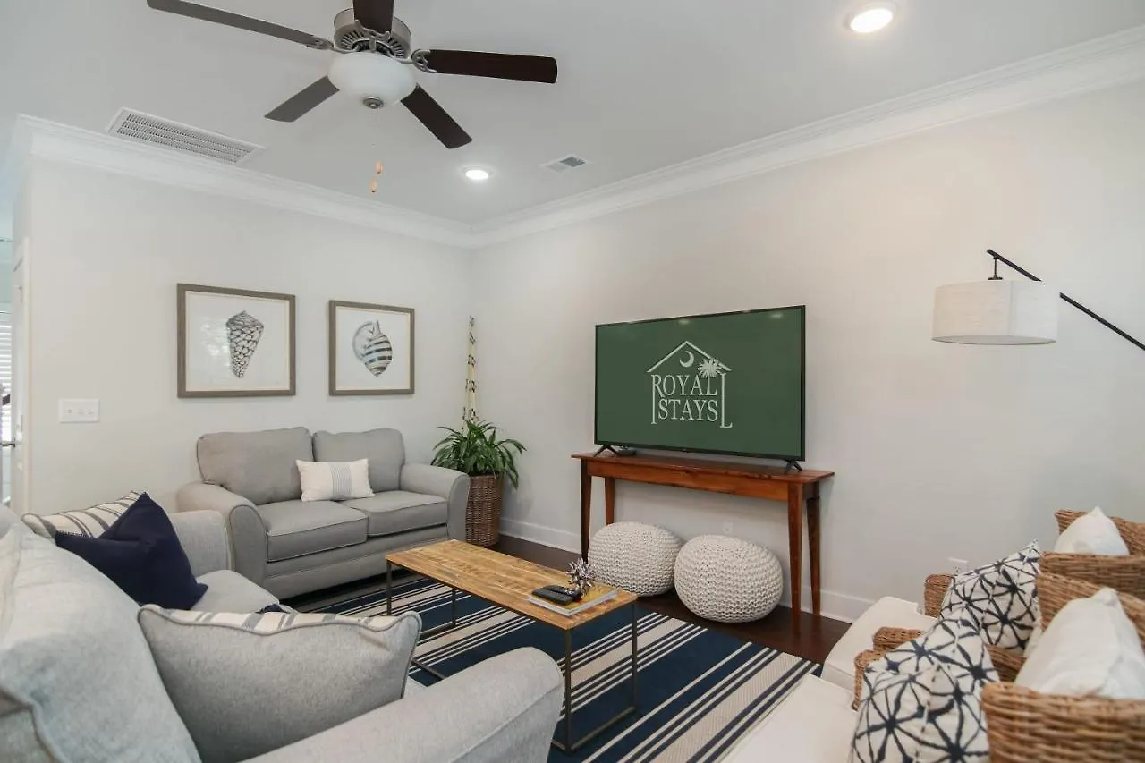 Spacious - 6 Mins To & Downtown