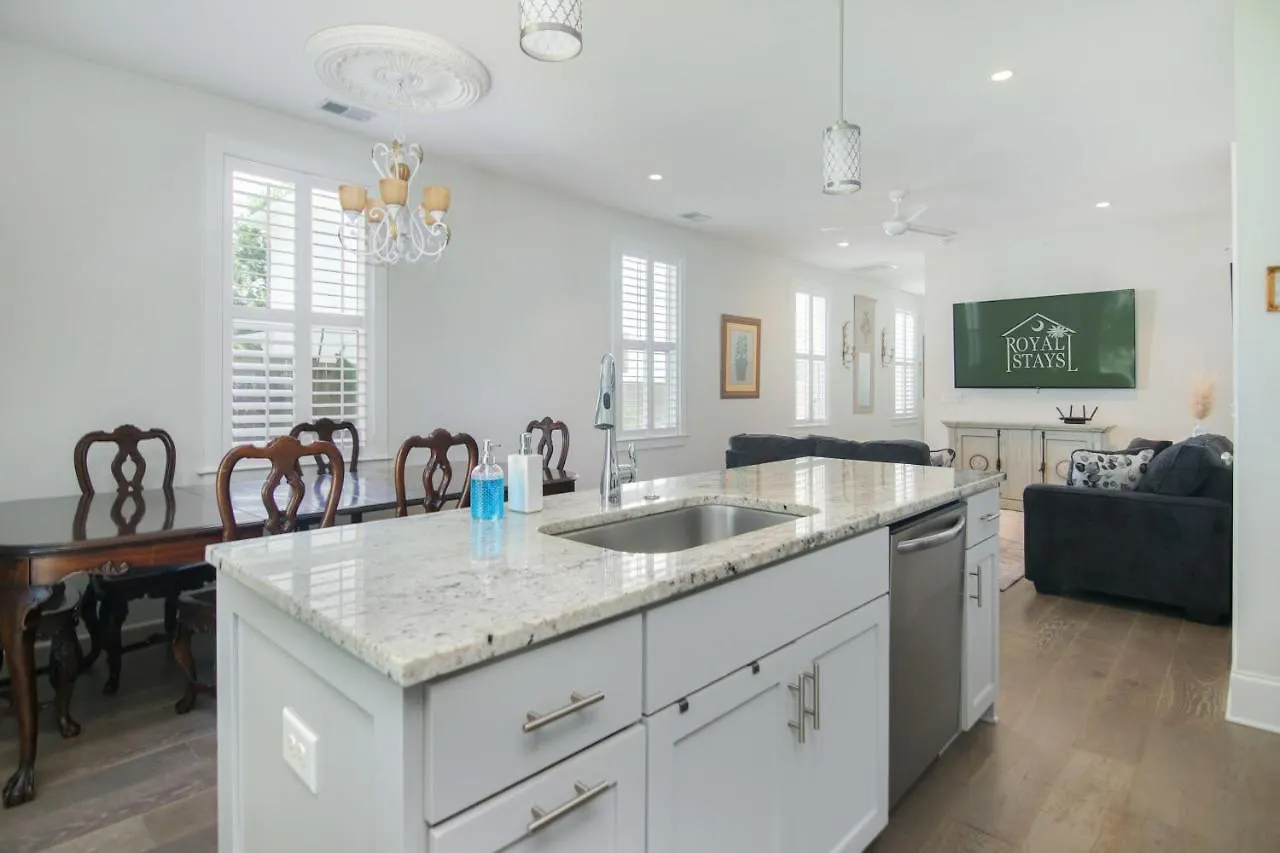 Holy Charm - Mins To Dtwn - Shem Creek *