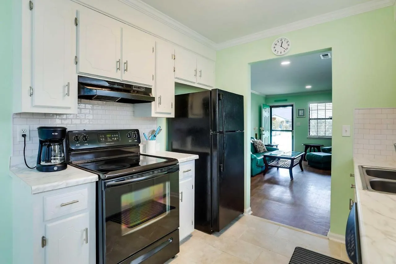 Apartment Vibrant North Duplex Near Airport! *
