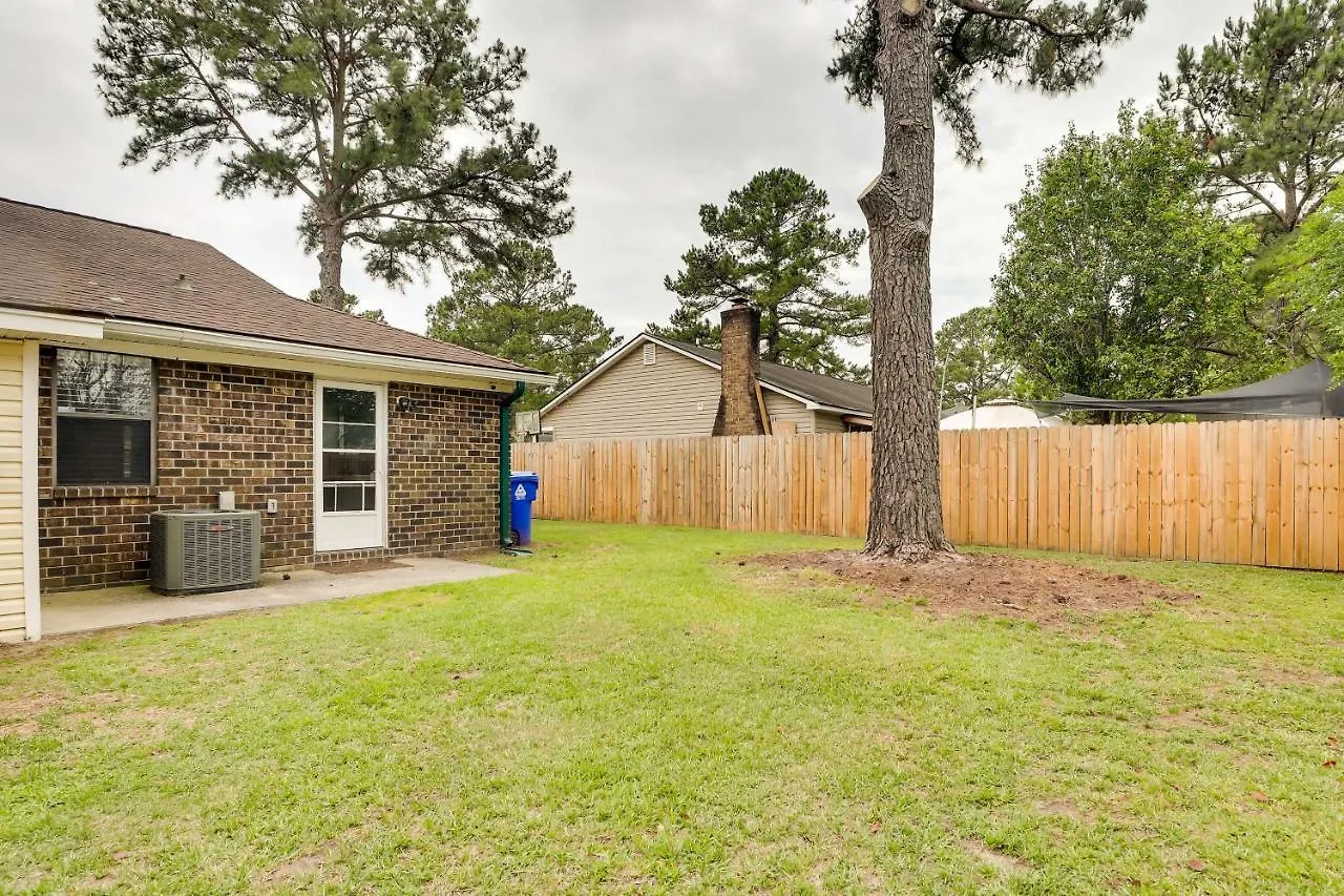 Vibrant North Duplex Near Airport!