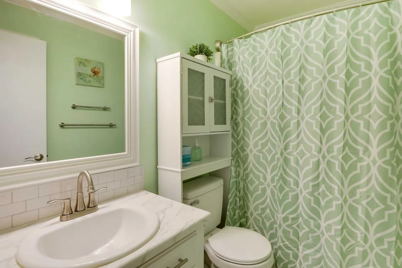 Apartment Vibrant North Duplex Near Airport! Charleston