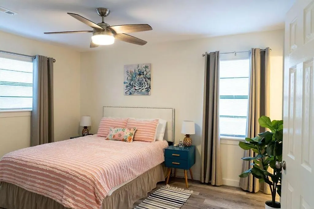 Holiday home Madrona's B- Fully Fenced And Pet Friendly