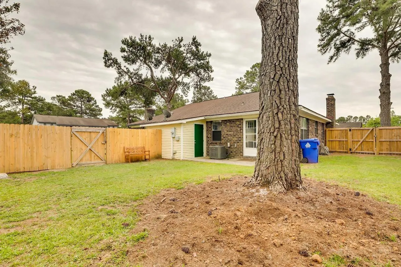 Vibrant North Duplex Near Airport!