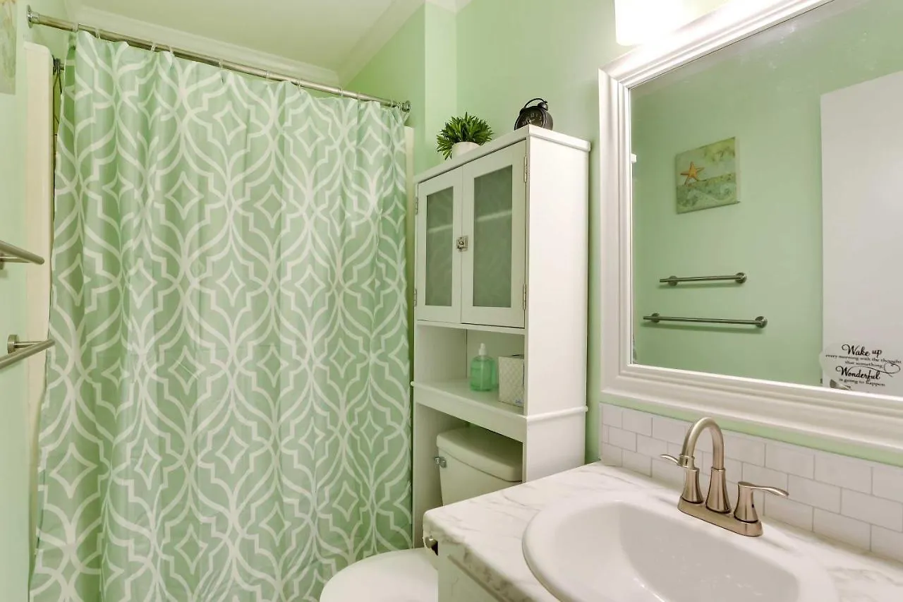 Vibrant North Duplex Near Airport! Charleston