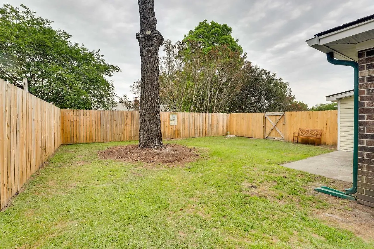 Vibrant North Duplex Near Airport! Apartment Charleston