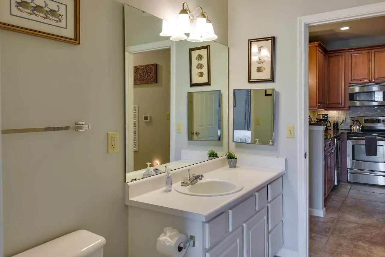 Mount Pleasant With Pool And Bikes Near Beach! Apartment