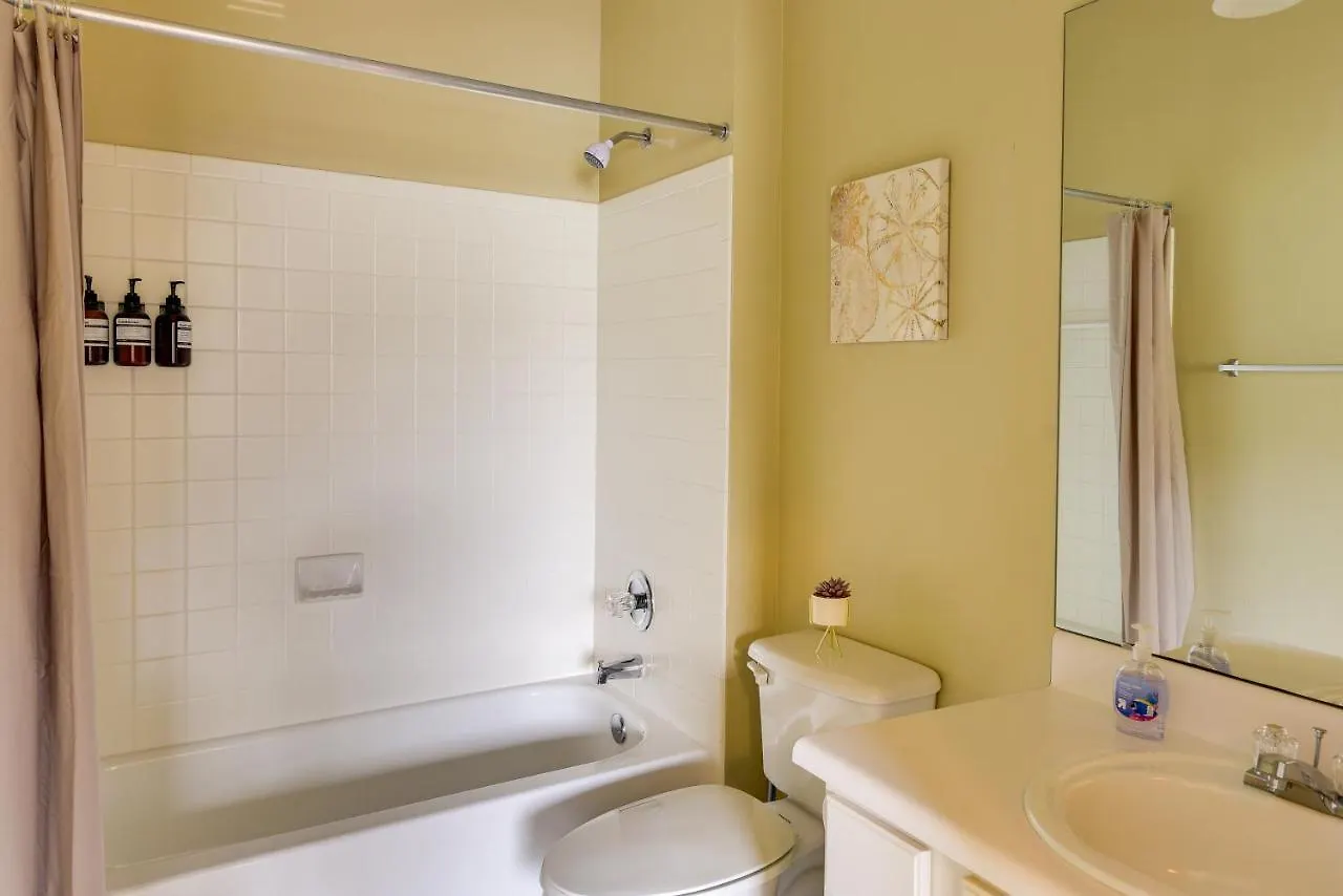 Mount Pleasant With Pool And Bikes Near Beach! Apartment