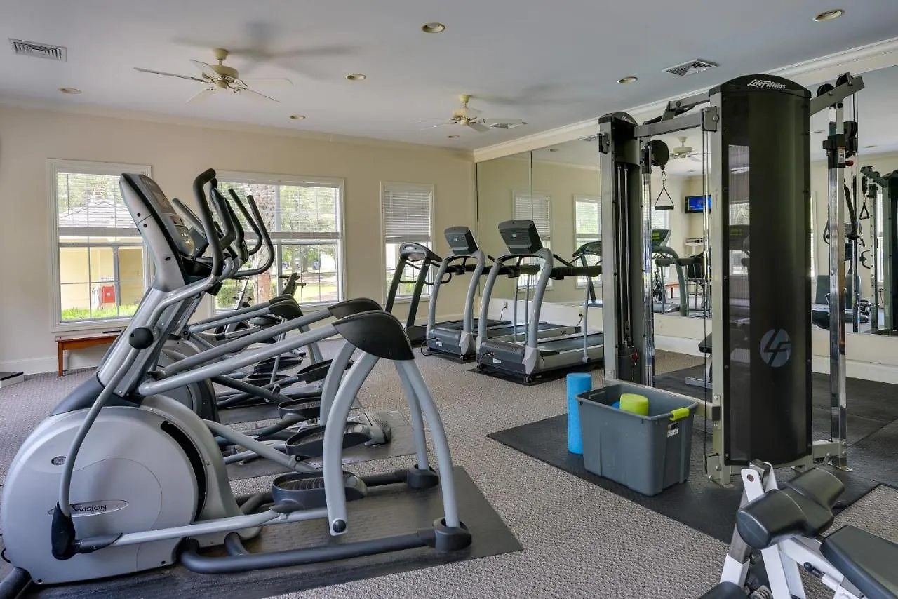 Mount Pleasant With Pool And Bikes Near Beach! Apartment Charleston