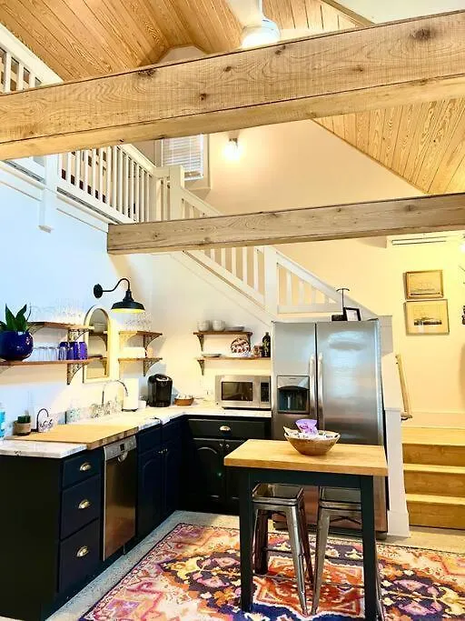 Liz Lane Cottage- Entire Vakantiehuis