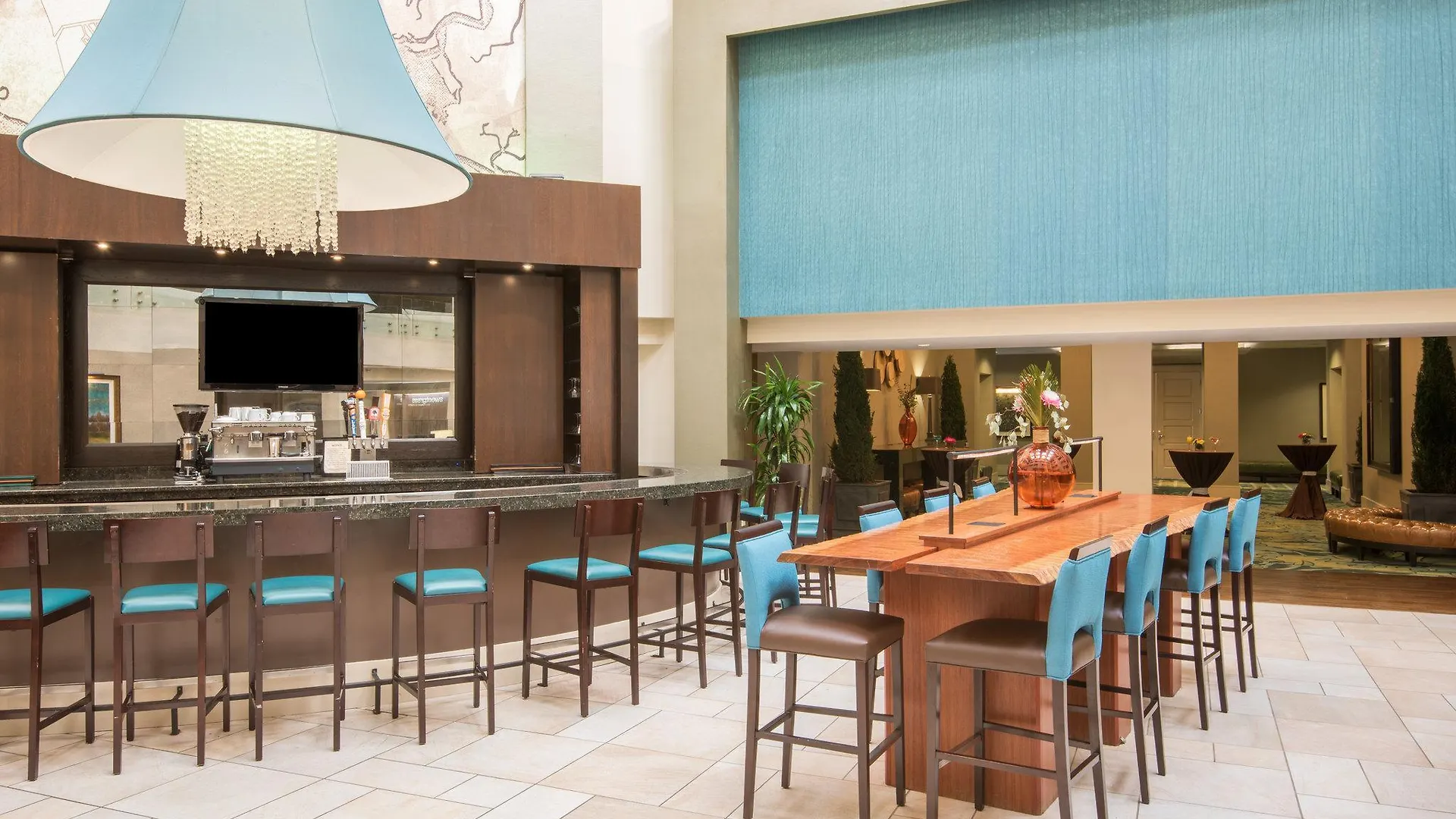 Crowne Plaza Charleston By Ihg Hotel