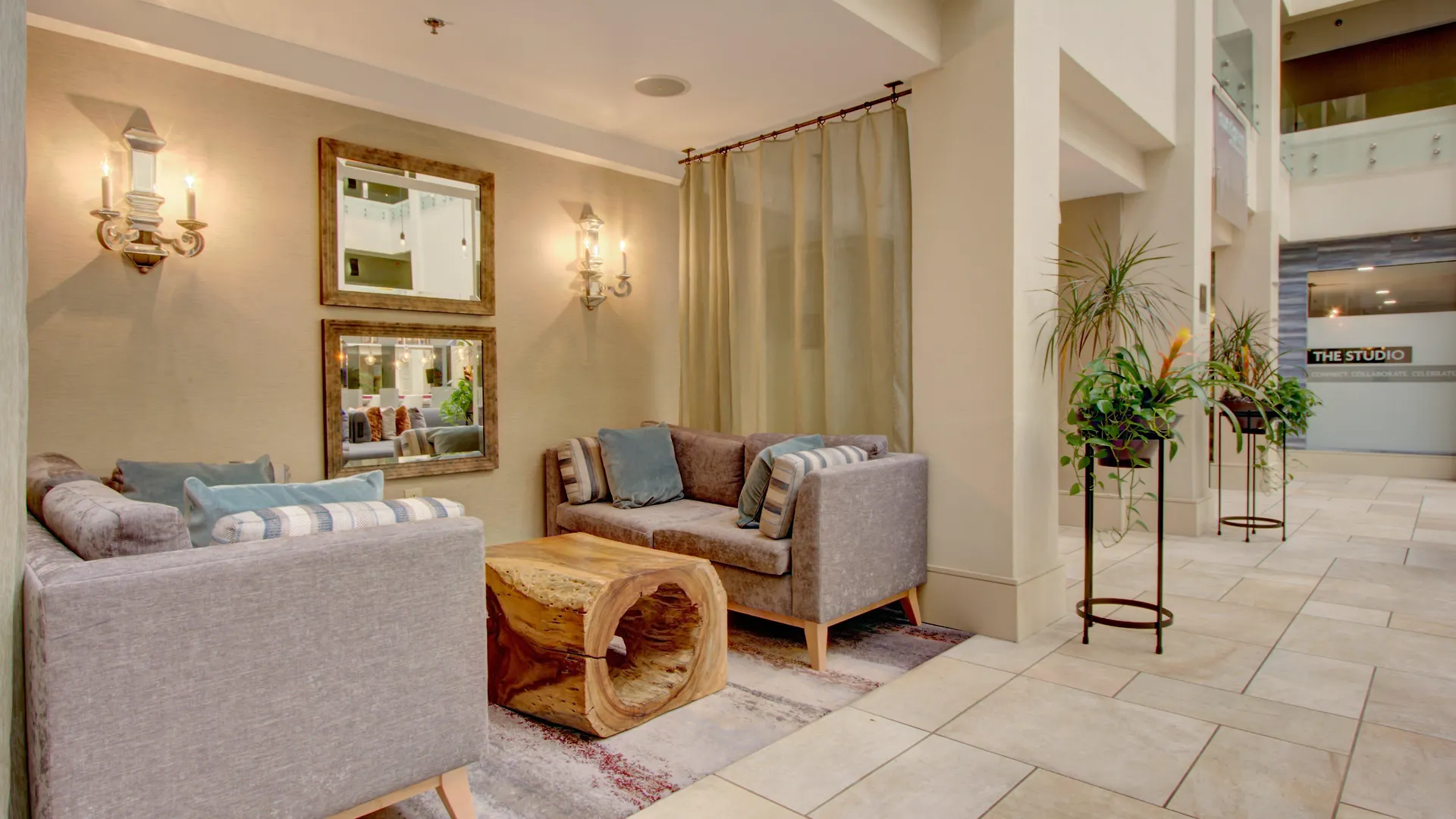 Crowne Plaza Charleston By Ihg Hotel