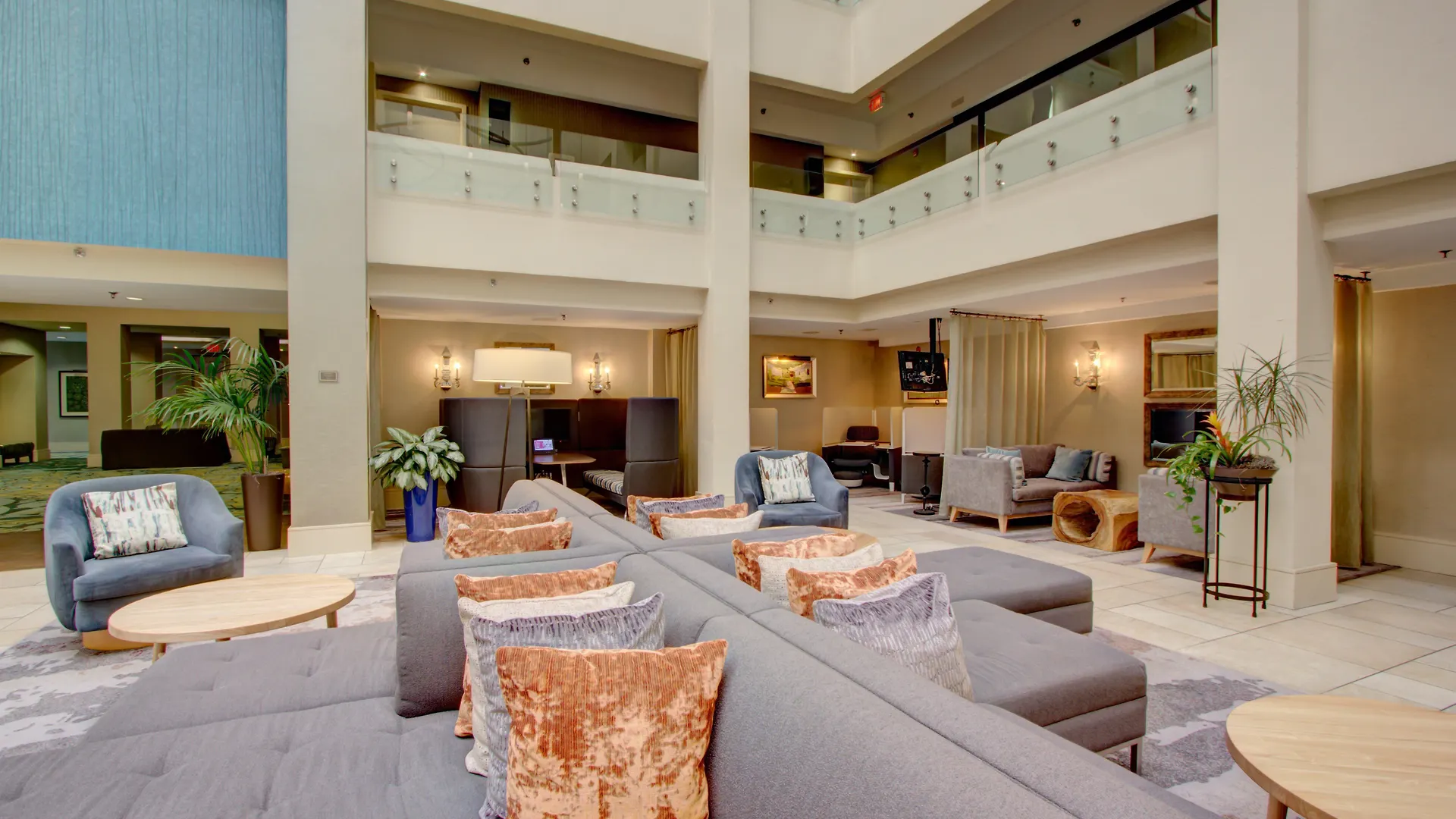Crowne Plaza Charleston By Ihg 4*