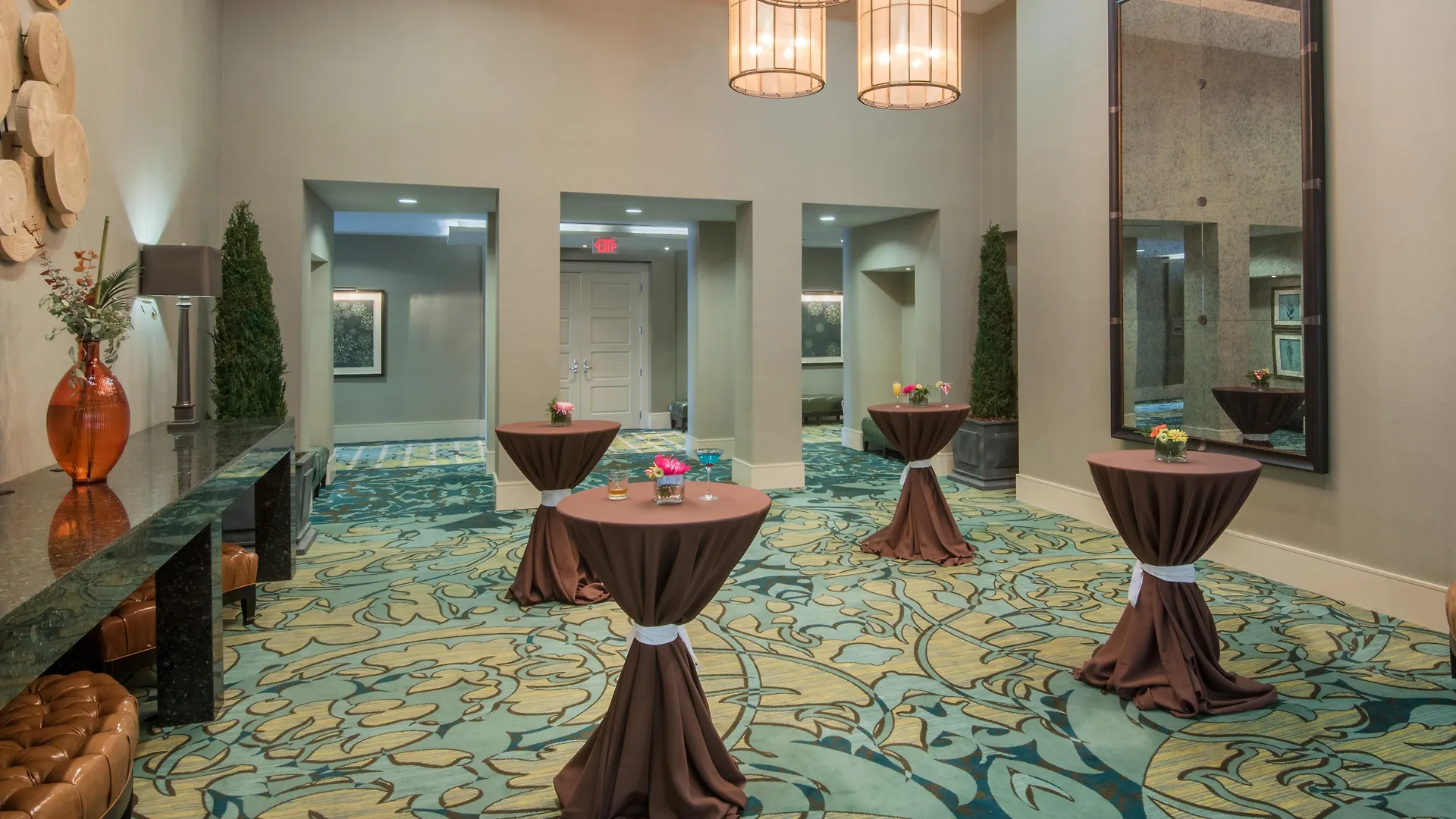 Crowne Plaza Charleston By Ihg Hotel 4*