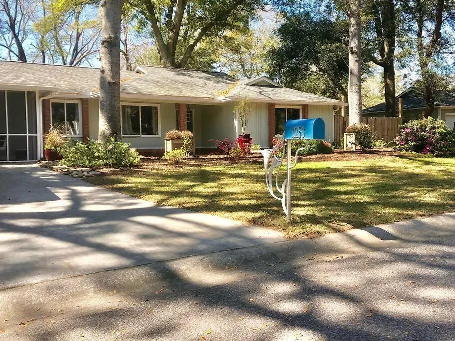 Private Luxury Studio- 10 Mins Downtown And Folly Holiday home