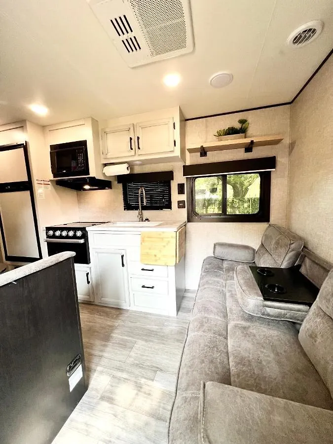 *sweet Carolina* Camper 2 Bedroom Sleeps 3 Campsite