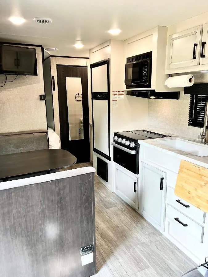 *sweet Carolina* Camper 2 Bedroom Sleeps 3 Campsite *